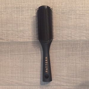 NWOT Pattern detangling shower brush